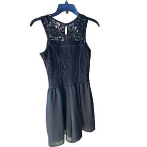 Love Reign Lace‎ Dress with Intricate Detailing Black XSmall